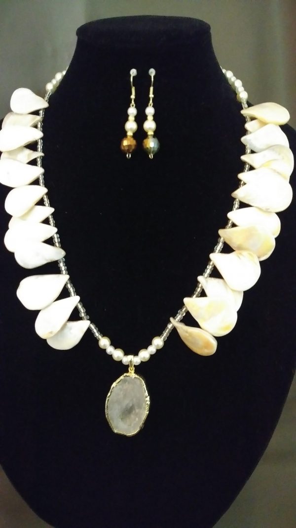Tyra Women Necklace Set