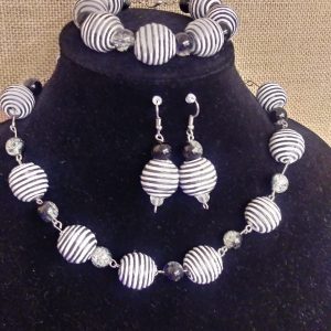 Black And White “Swirl” 3pc Women Necklace Set